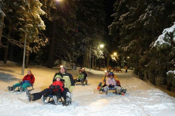 Nappal és este is szánkózhatunk a Tarajkán