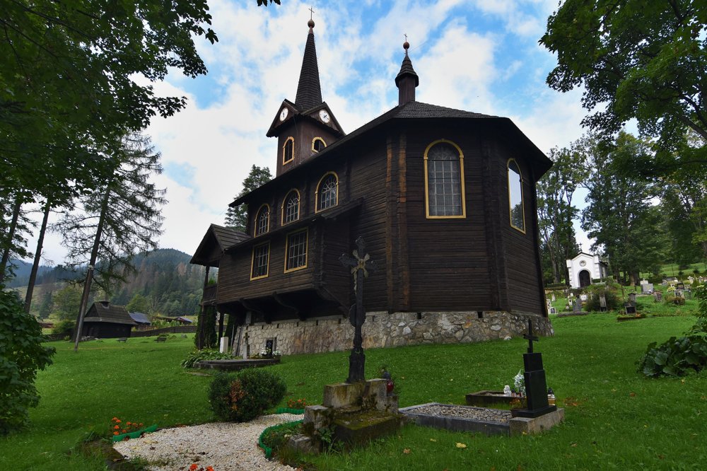 Gyönyörű tátrai templomok kívül-belül