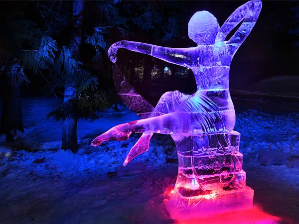 Tíz csapat 35 remekművet alkotott a Tatry Ice Master jégszobrász versenyen