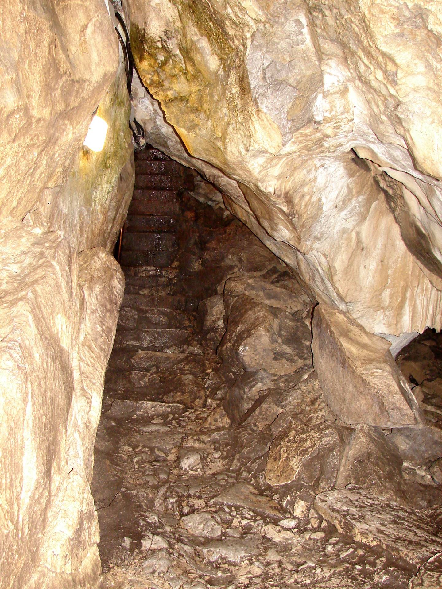 Három év után újra megnyitották a Fagyos-barlangot-1