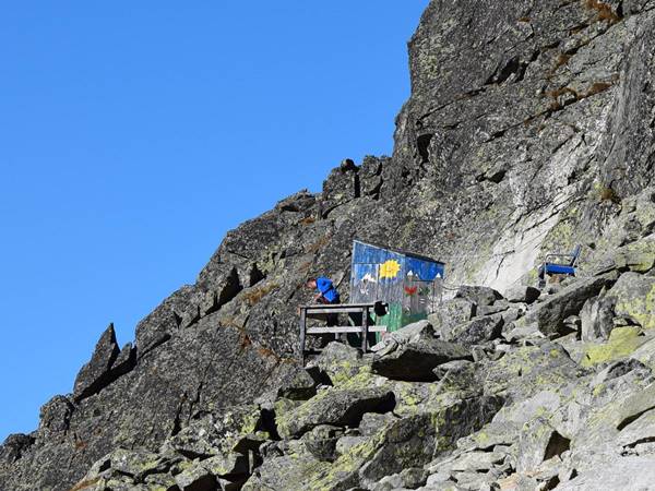 A vihar lerombolta a Tátra kultikus illemhelyét