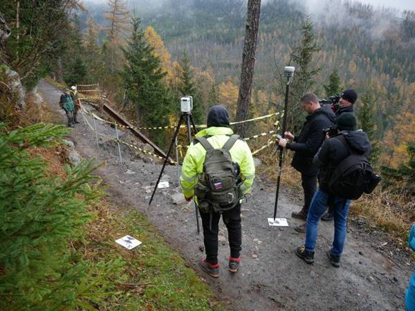 Geodéták vizsgálták a Felső turistaút megcsúszott szakaszát