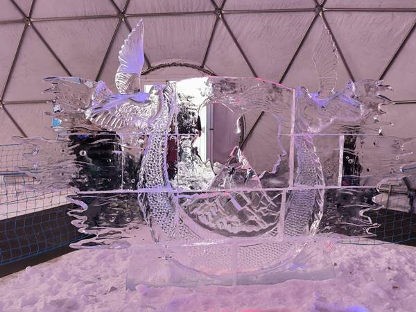 Gyorsan elolvadtak a kültéri jégszobrok a Tarajkán