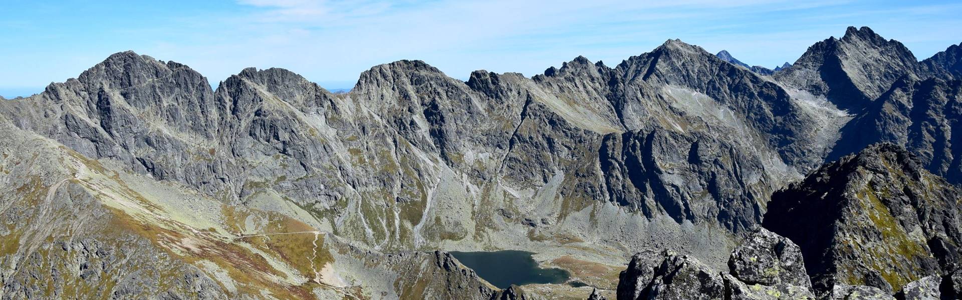 Becsmérlő feliratok miatt helyre kell állítani a tátrai jelzőtáblákat