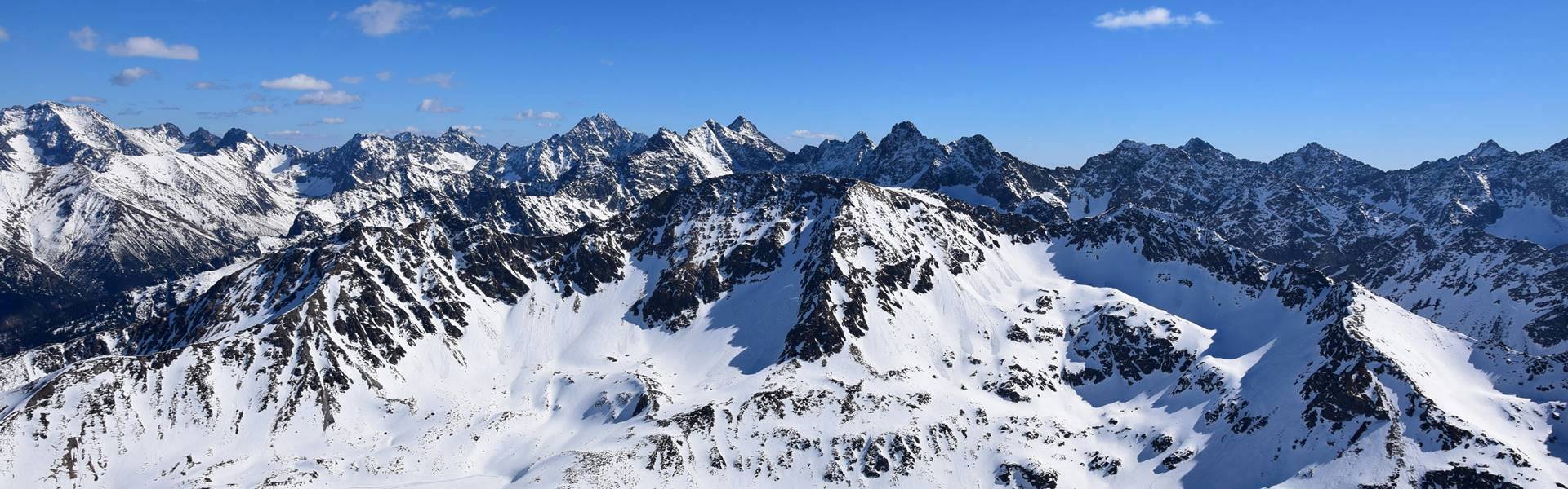 Extrém ereszkedés a Tengerszem-csúcsról - hócsúszkán