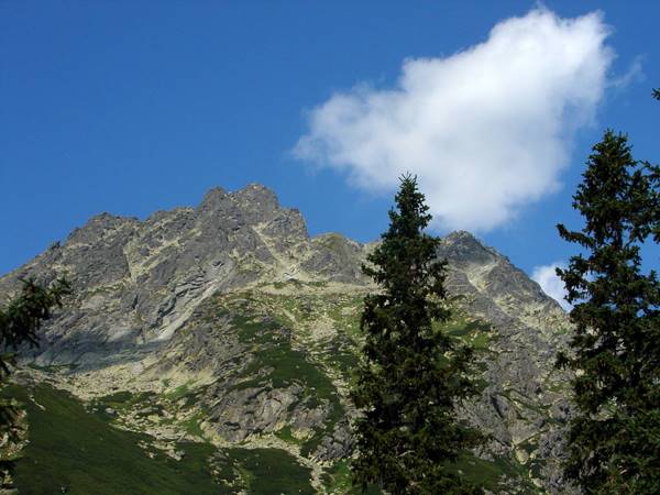 Több tucat hegyi vezetőt és turistát ellenőriztek a Tátrában