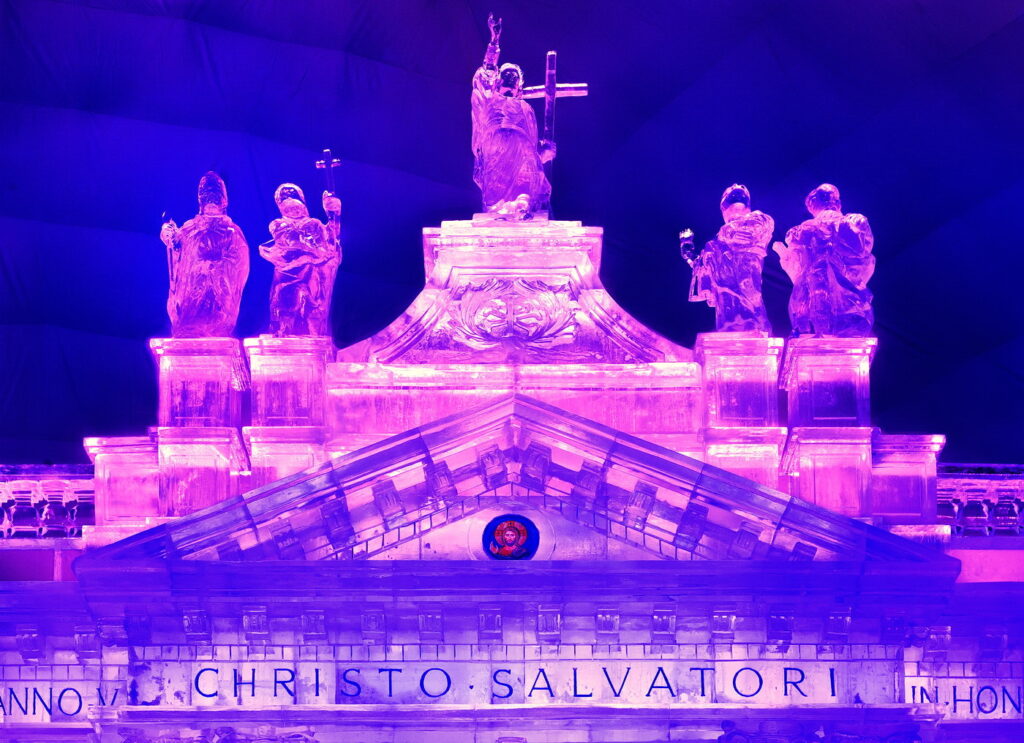 Két pápa előtt tiszteleg a Tátrai jégdóm a Tarajkán-2