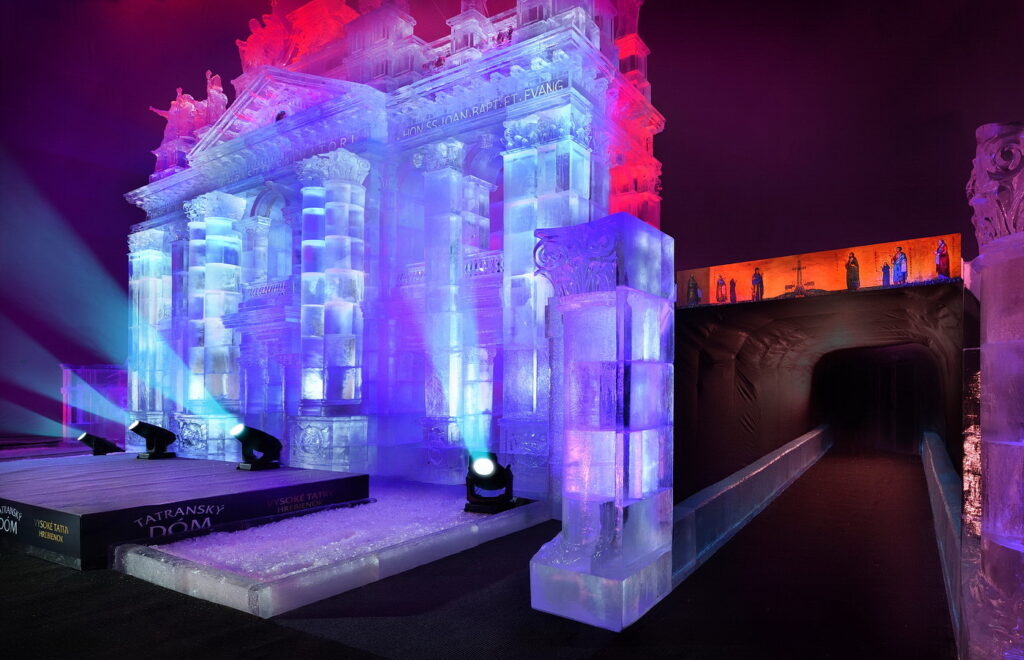 Két pápa előtt tiszteleg a Tátrai jégdóm a Tarajkán-3